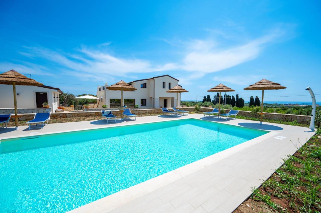 Villa Carmiano Luxury Bedrooms In Avola In The Province Of Syracuse With Spa And Swimming Pool And Wonderful Seaview エクステリア 写真