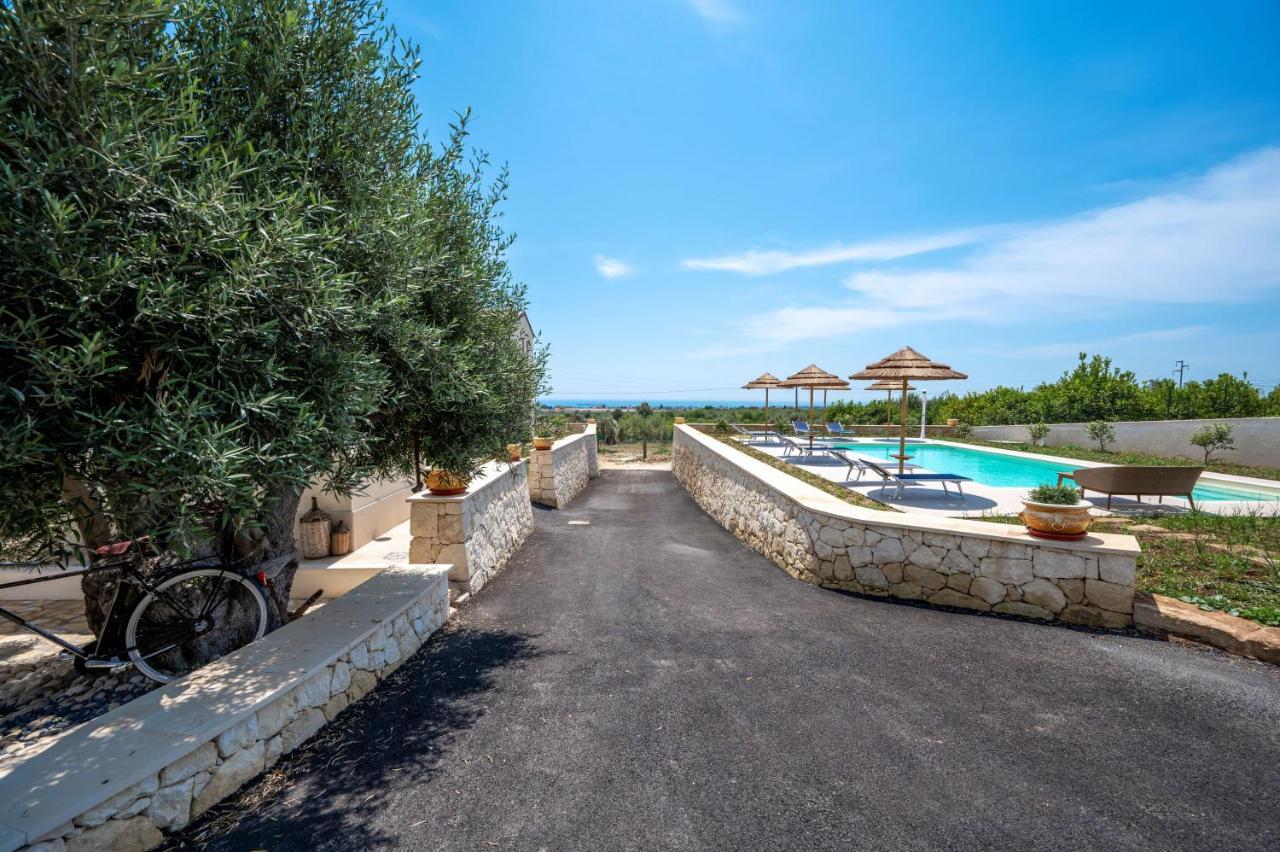 Villa Carmiano Luxury Bedrooms In Avola In The Province Of Syracuse With Spa And Swimming Pool And Wonderful Seaview エクステリア 写真