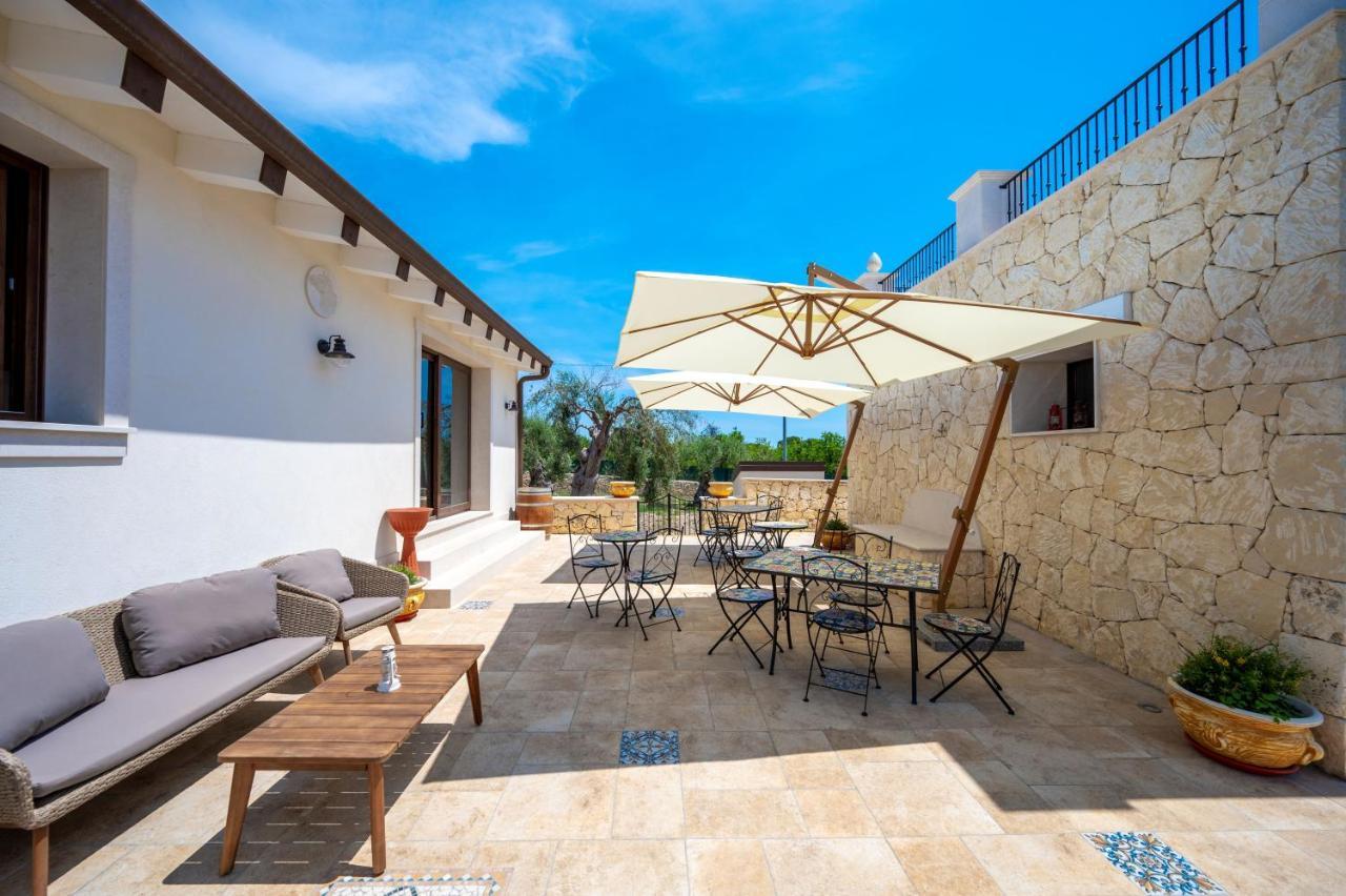 Villa Carmiano Luxury Bedrooms In Avola In The Province Of Syracuse With Spa And Swimming Pool And Wonderful Seaview エクステリア 写真
