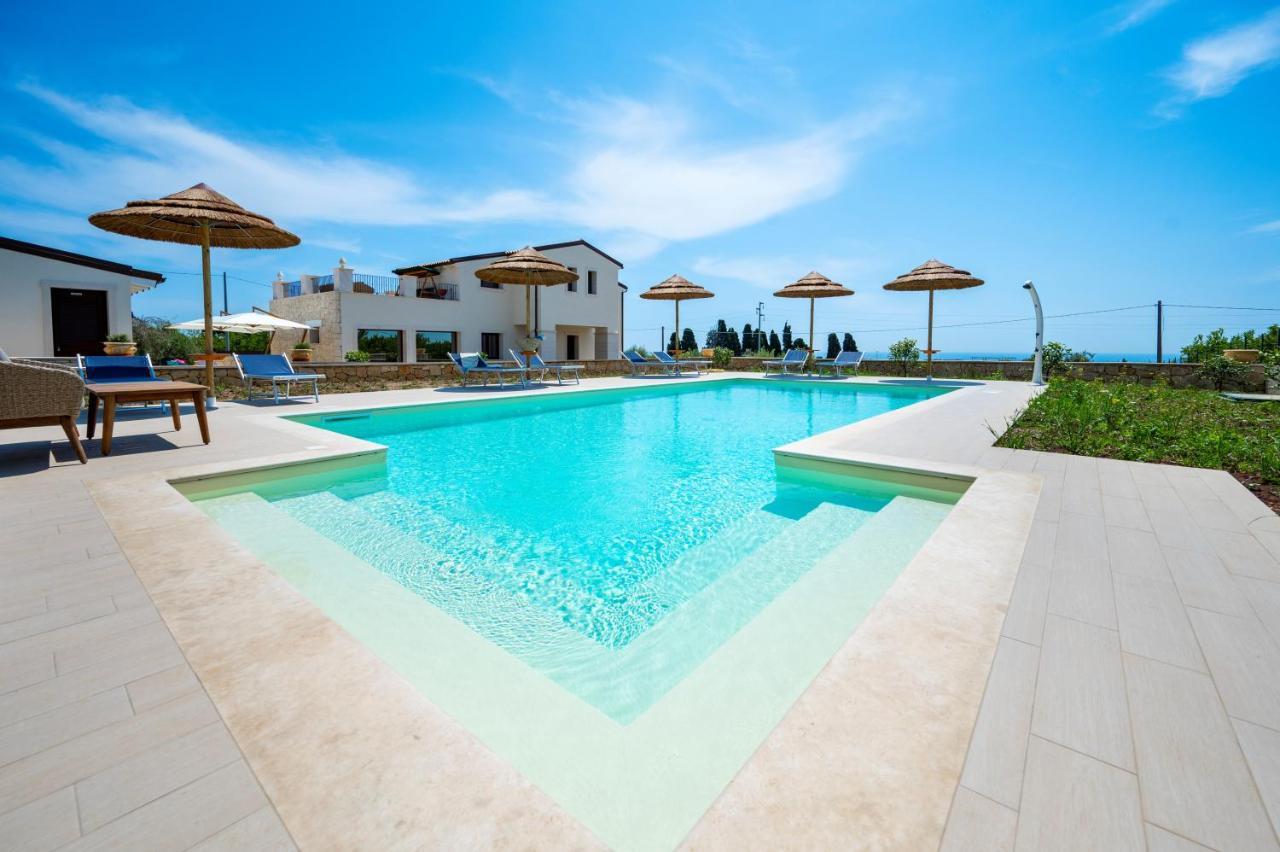 Villa Carmiano Luxury Bedrooms In Avola In The Province Of Syracuse With Spa And Swimming Pool And Wonderful Seaview エクステリア 写真