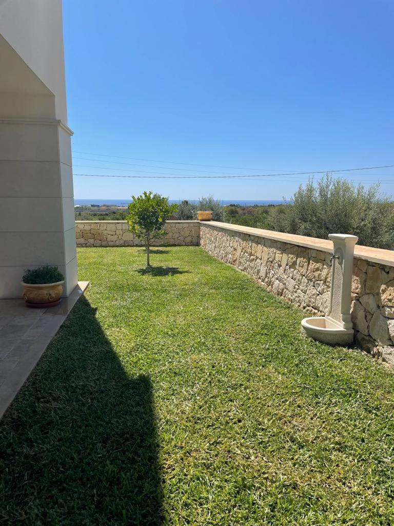 Villa Carmiano Luxury Bedrooms In Avola In The Province Of Syracuse With Spa And Swimming Pool And Wonderful Seaview エクステリア 写真