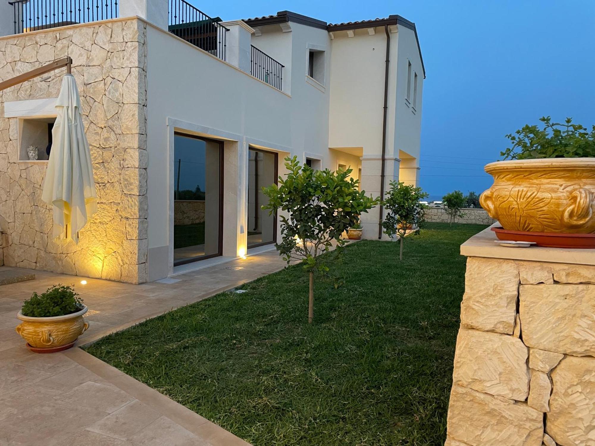 Villa Carmiano Luxury Bedrooms In Avola In The Province Of Syracuse With Spa And Swimming Pool And Wonderful Seaview エクステリア 写真
